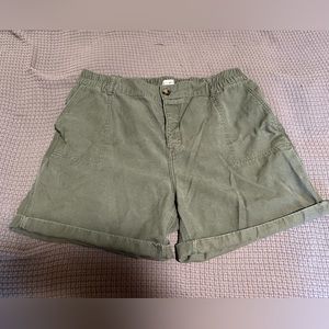 Women’s 2X button fly green shorts